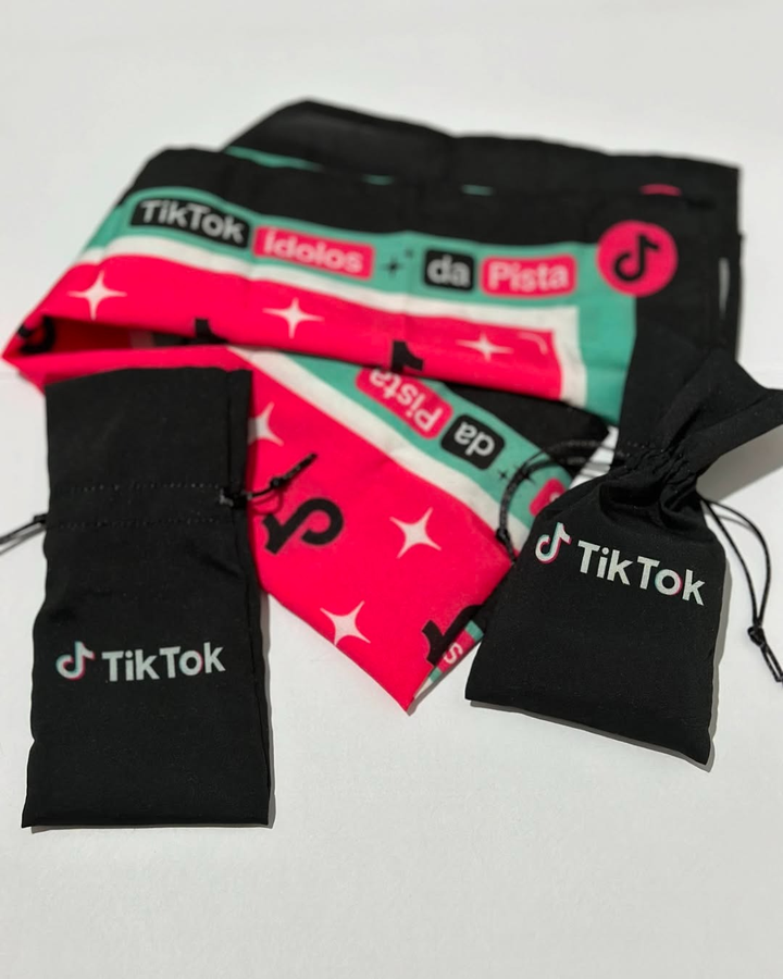 Peça personalizada produzida pela l'echarpe